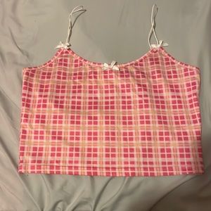 Cute crop top, perfect for spring or summertime